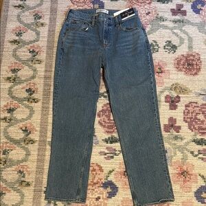 Abercrombie & Fitch Women's Mid Rise 90s Straight Leg Jeans- Curve Love Fit
